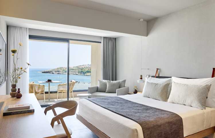 deluxe-room_seaview_01-6.jpg