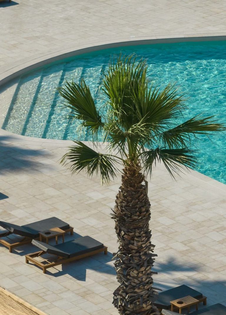 er_rho_elissa_lifestyle_pool_03-2-2.jpg