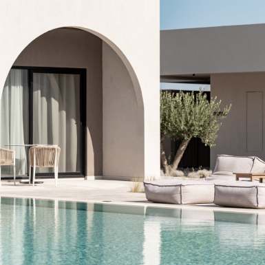 er_rho_elissa_lifestyle_pool_05-3.jpg