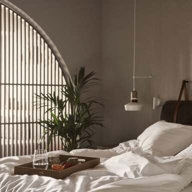 er_rho_elissa_lifestyle_room_bed.jpg