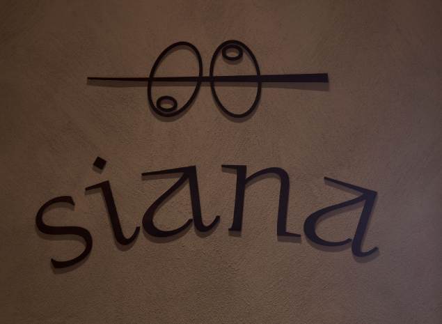 er_rho_elissa_lifestyle_siana_signage.jpg