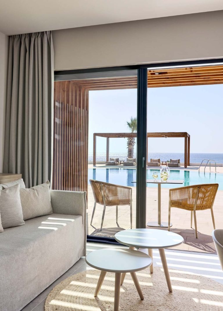 juniorsuite_sharingpool_02.jpg