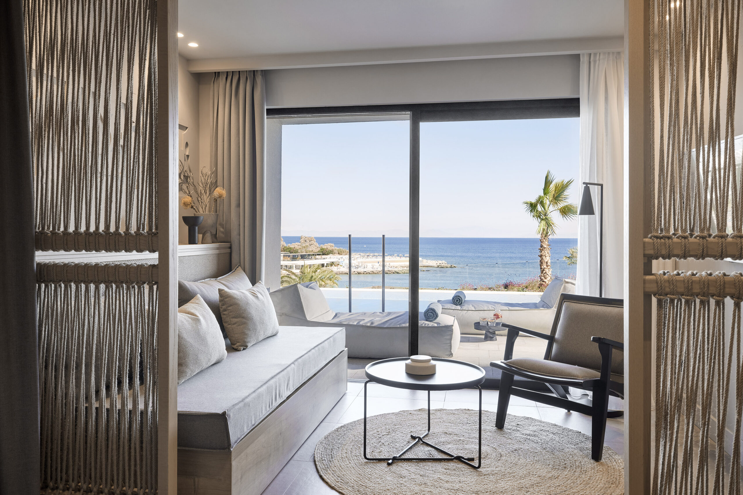 er_rho_helea_lifestyle_accommodation_open_plan_swim_up_sea_view_ht_02-scaled.jpg