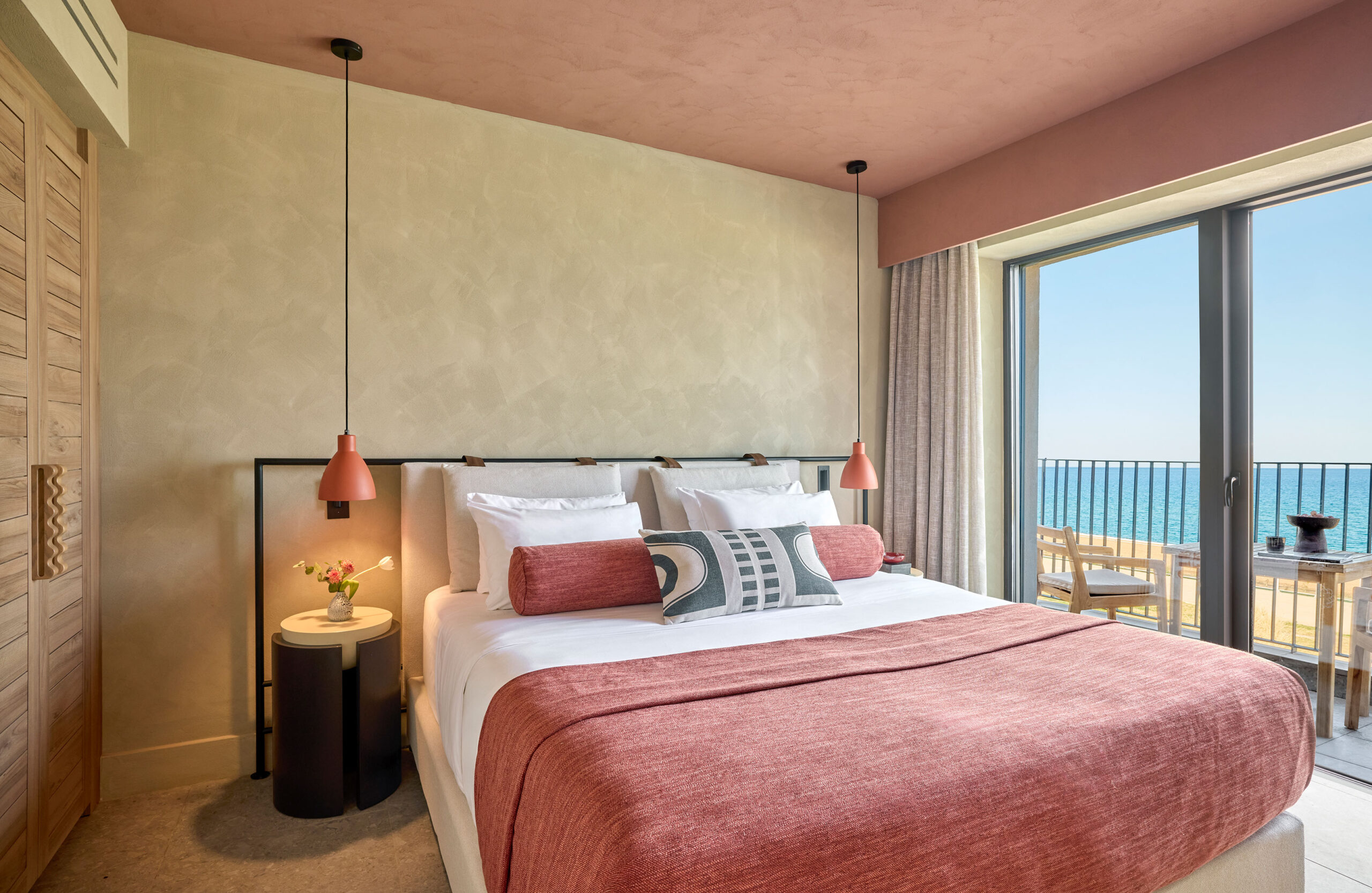 01_er_rocrita_one_bedroom_suite_sea_view-scaled.jpg